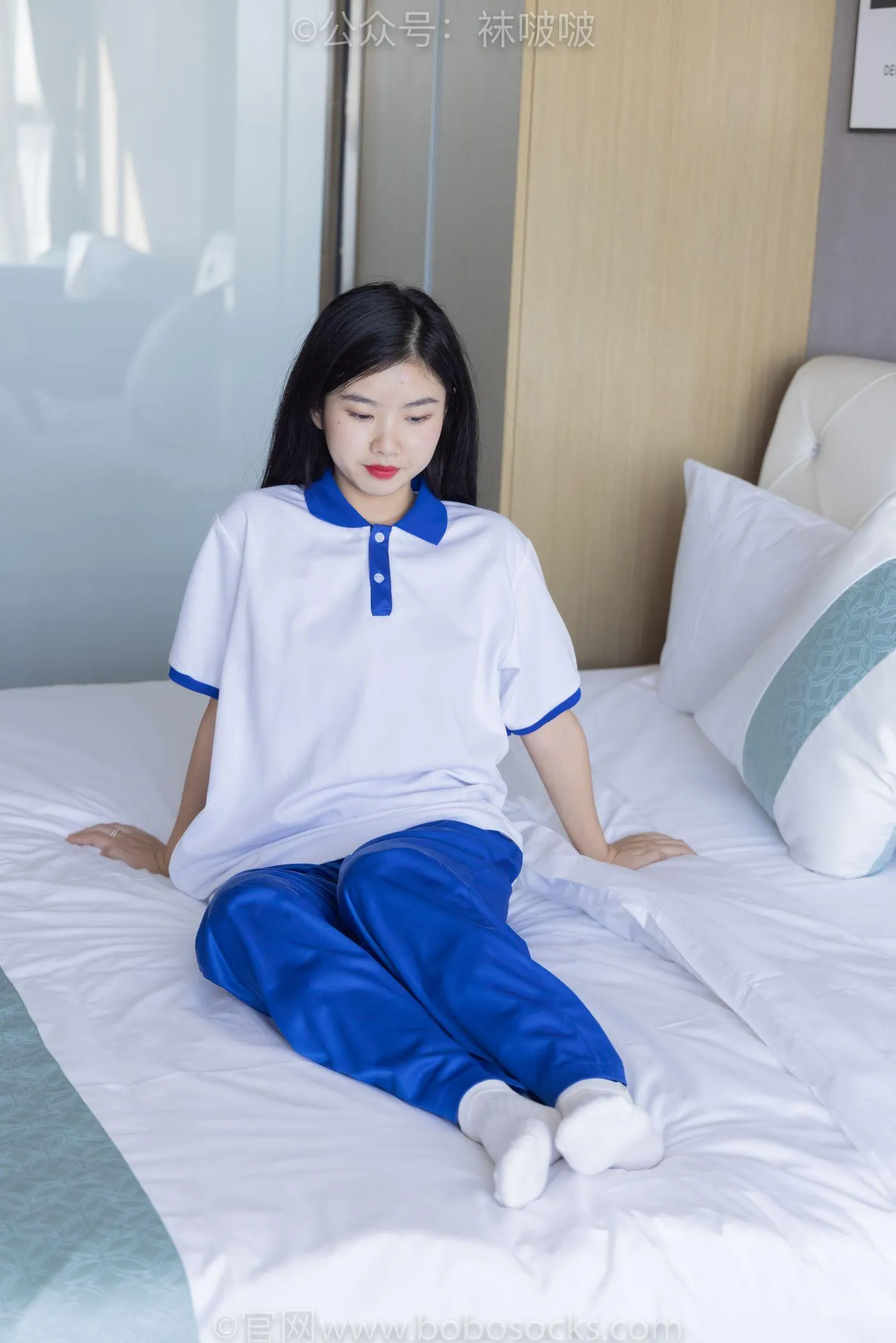 [BoBoSocks袜啵啵]NO.039 小奶熊-校服、vans帆布鞋、短白棉袜、裸足 [154P]插图4